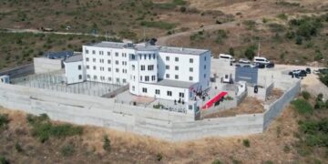 U arrestua me 58 kg kanabis në automjet, lirohet nga burgu ish-punonjësja e AKSHI-t