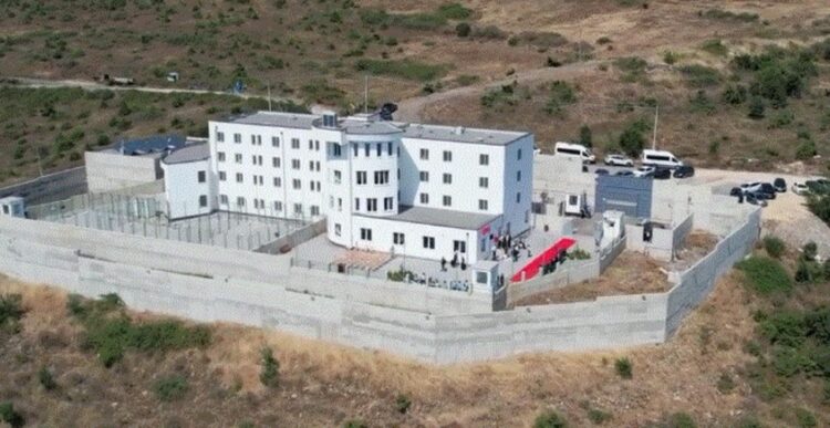 U arrestua me 58 kg kanabis në automjet, lirohet nga burgu ish-punonjësja e AKSHI-t
