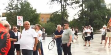 Dita e 47 e protestës në Tiranë, qytetarët kërkojnë largimin e qeverisë