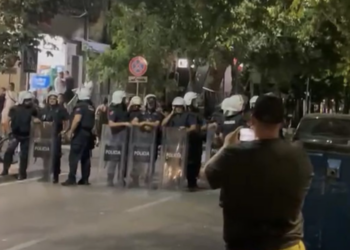 Dëmtuan Komisariatin Nr. 3/ Arrestohet një protestues, në kërkim 4 të tjerë