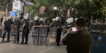 Dëmtuan Komisariatin Nr. 3/ Arrestohet një protestues, në kërkim 4 të tjerë