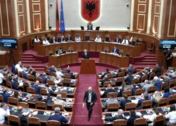 PS ndryshon rendin e ditës në seancë, Berisha – Peleshit: Vasal i Ramës
