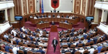 PS ndryshon rendin e ditës në seancë, Berisha – Peleshit: Vasal i Ramës