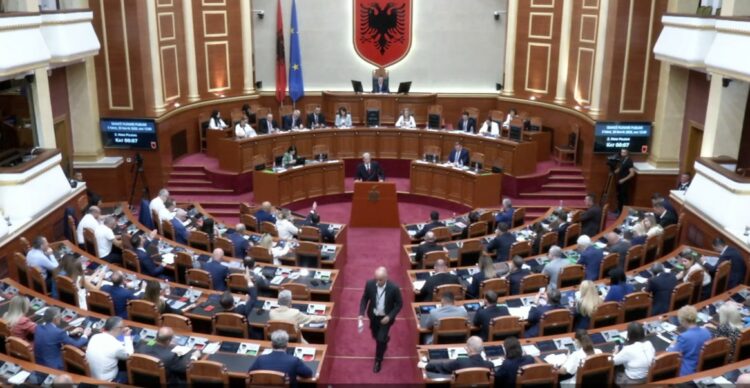 PS ndryshon rendin e ditës në seancë, Berisha – Peleshit: Vasal i Ramës