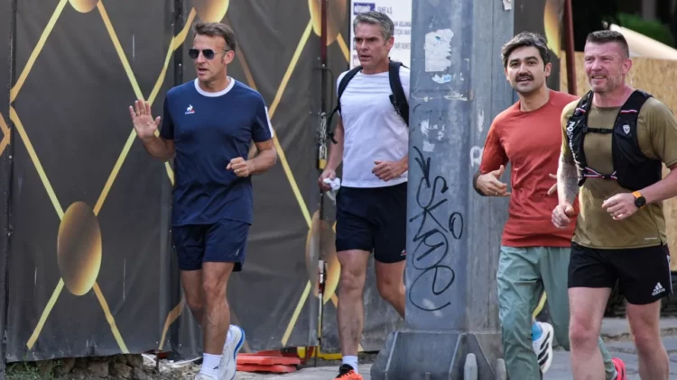 VIDEO/I veshur sportiv, Macron vrapon në rrugët e Ankarasë përpara samitit të NATO-s