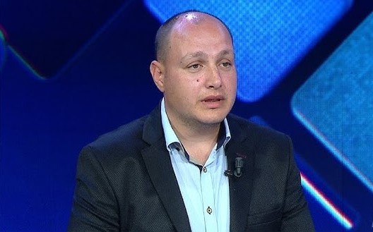 Përcillet në banesën e fundit gazetari Enrik Mehmeti