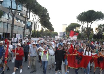 Dita e 40-të e protestës, qytetarët kërkojnë dorëheqjen e kryeministrit Rama