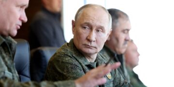 Shefi i CIA: Trupat e Putin nuk rezistojnë më shumë se 30 minuta në fushën e betejës