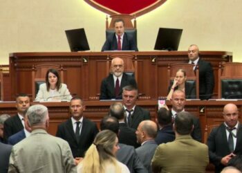 Kuvvendi/Mazhoranca voton mes tensioneve, Bardhi tenton të lagë Ramën me ujë