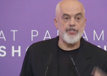 Protesta/Rama ja adreson shkakun administratës publike: E derdhi pikën në bulevard