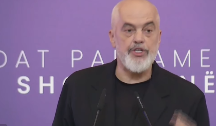 Protesta/Rama ja adreson shkakun administratës publike: E derdhi pikën në bulevard