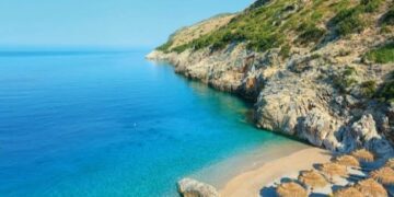 Shqipëria destinacini sekret/ The Times: Plazhe fantastike dhe kosto e përballueshme