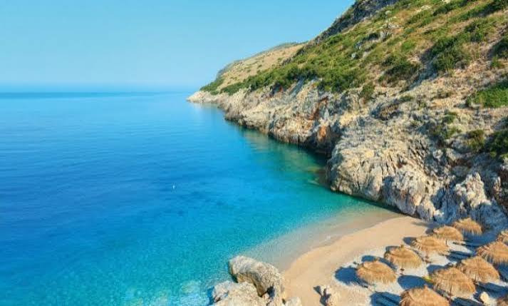Shqipëria destinacini sekret/ The Times: Plazhe fantastike dhe kosto e përballueshme