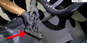 Lëvizte me armë zjarri me vete, në pranga 32-vjeçari në Vlorë
